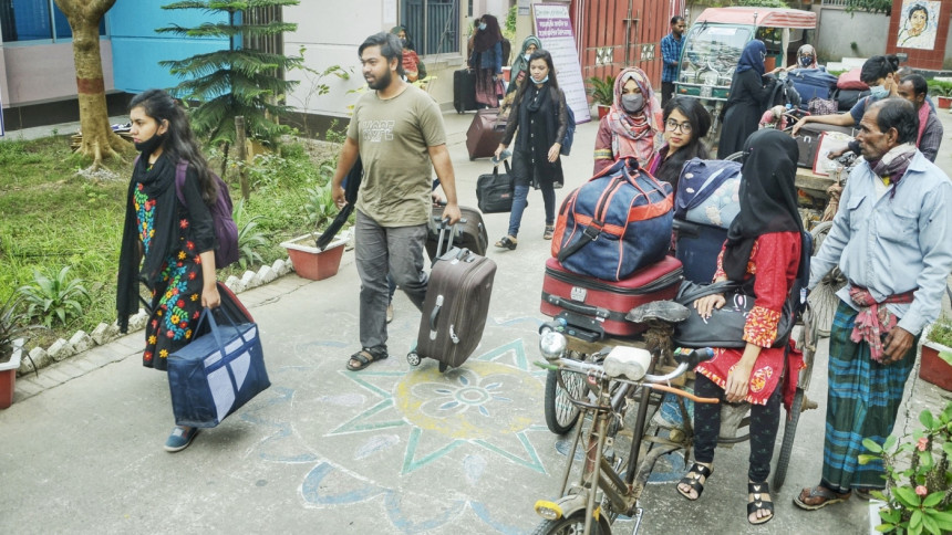 হল ছাড়ার নির্দেশ: ভোগান্তিতে কুয়েট শিক্ষার্থীরা